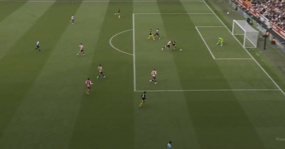 Reason Nathan Collins wasn't sent off against Man Utd after conceding penalty - Daily Star