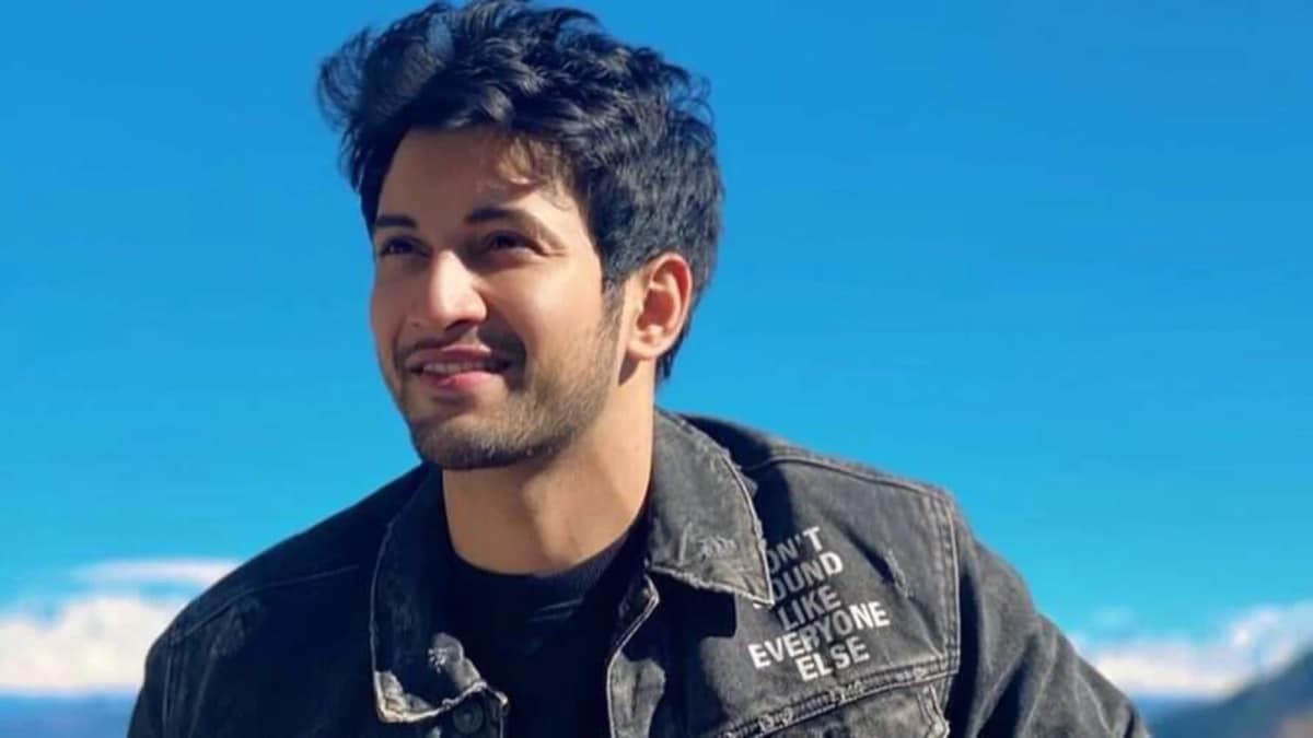 Rohan Shah Says Rohit Saraf Is 'Killing It Everywhere' As They Enjoy Paan With Aisha Ahmed